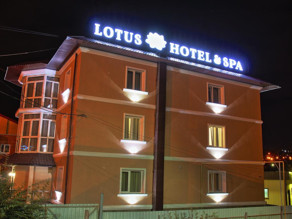 Lotus Hotel & Spa Saratov Exterior photo